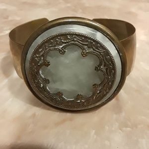 Bronze cuff / Green stone